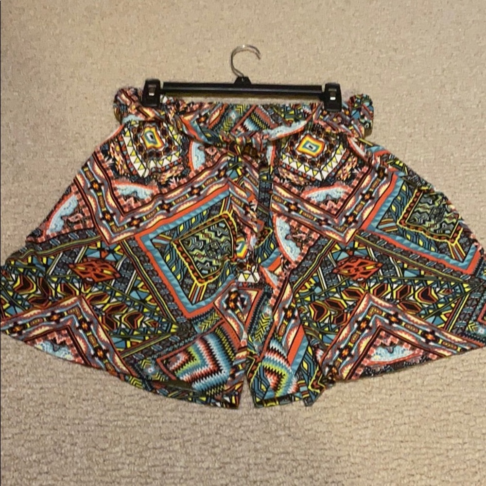 Gaucho Style Women’s Wide Leg Shorts EUC size L